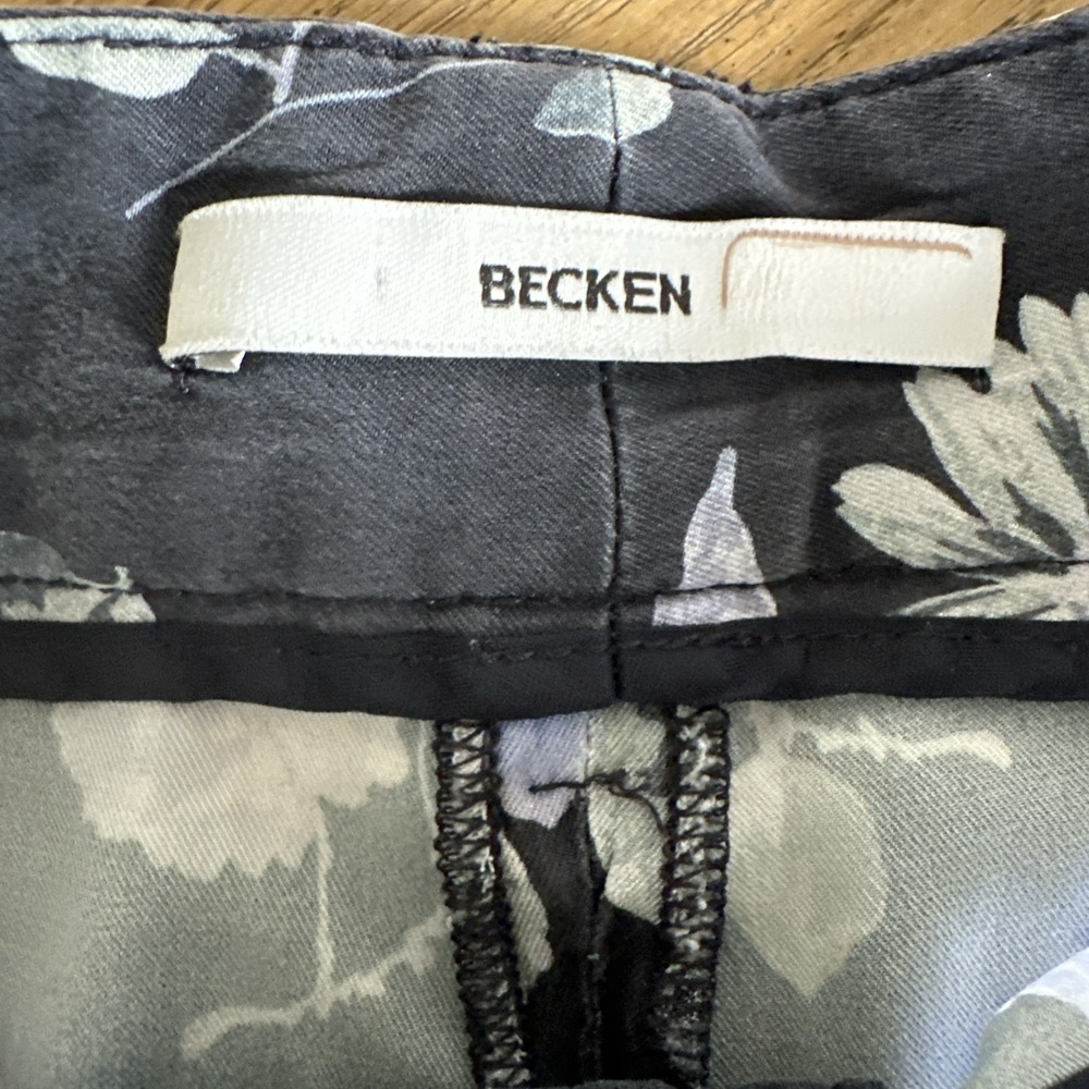 Becken Navy Floral Pleated 6 Silk Pants Wide Legged Cropped Pants Coastal Gaucho - Picture 6 of 8